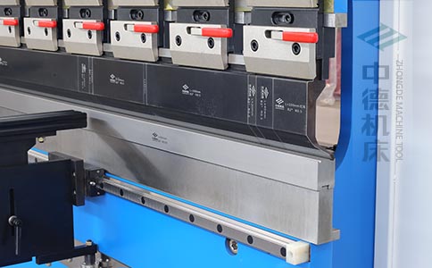 ZDPK-10025分段數控模具及高精度模具快夾，換模速度快5倍，加高型模托是門業制造專業配置.jpg